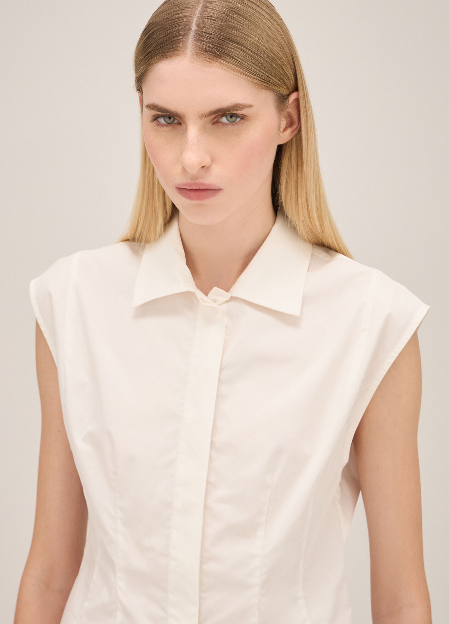 Sleeveless shirt in cotton_3