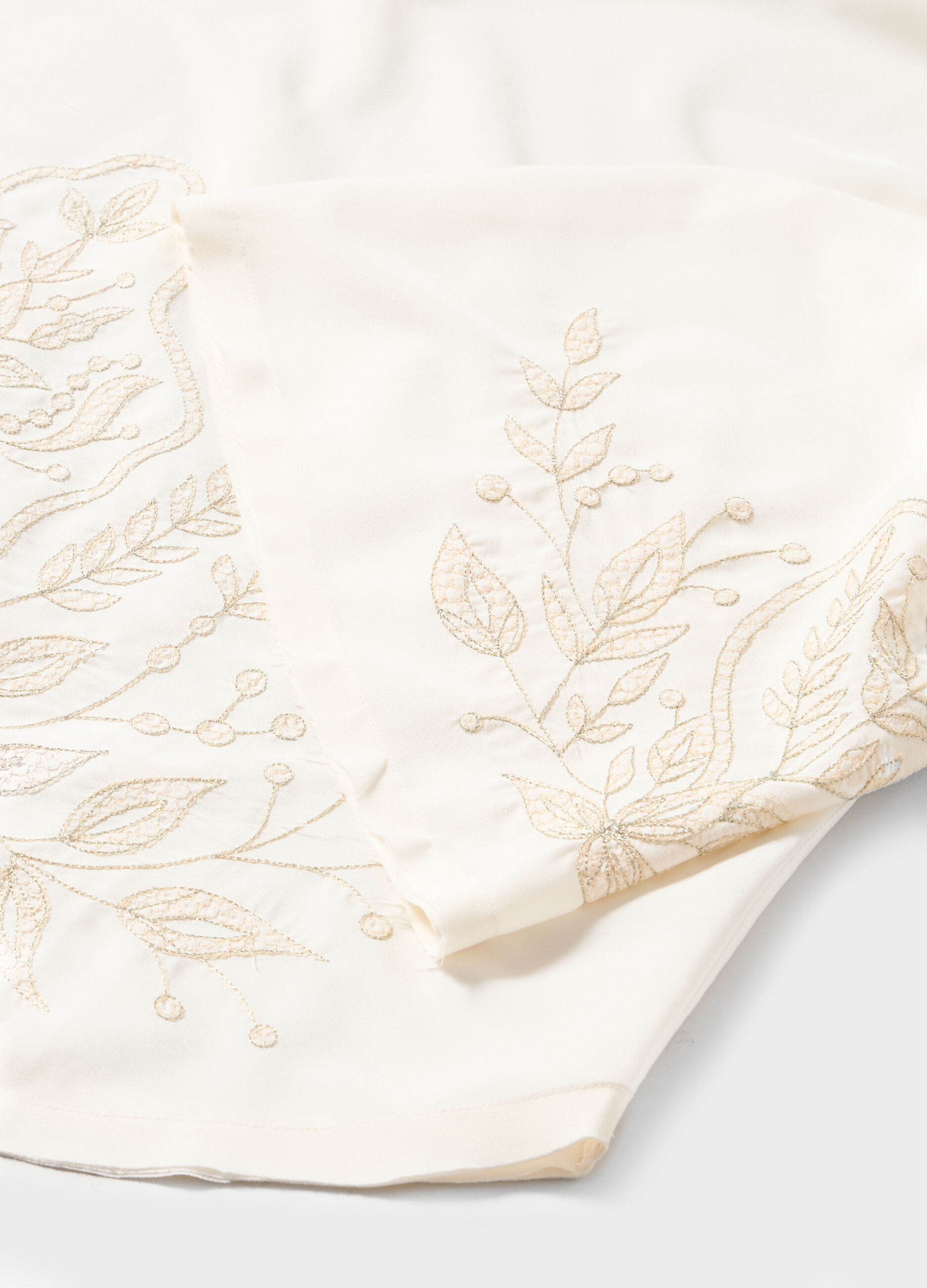 Embroidered blouse_6